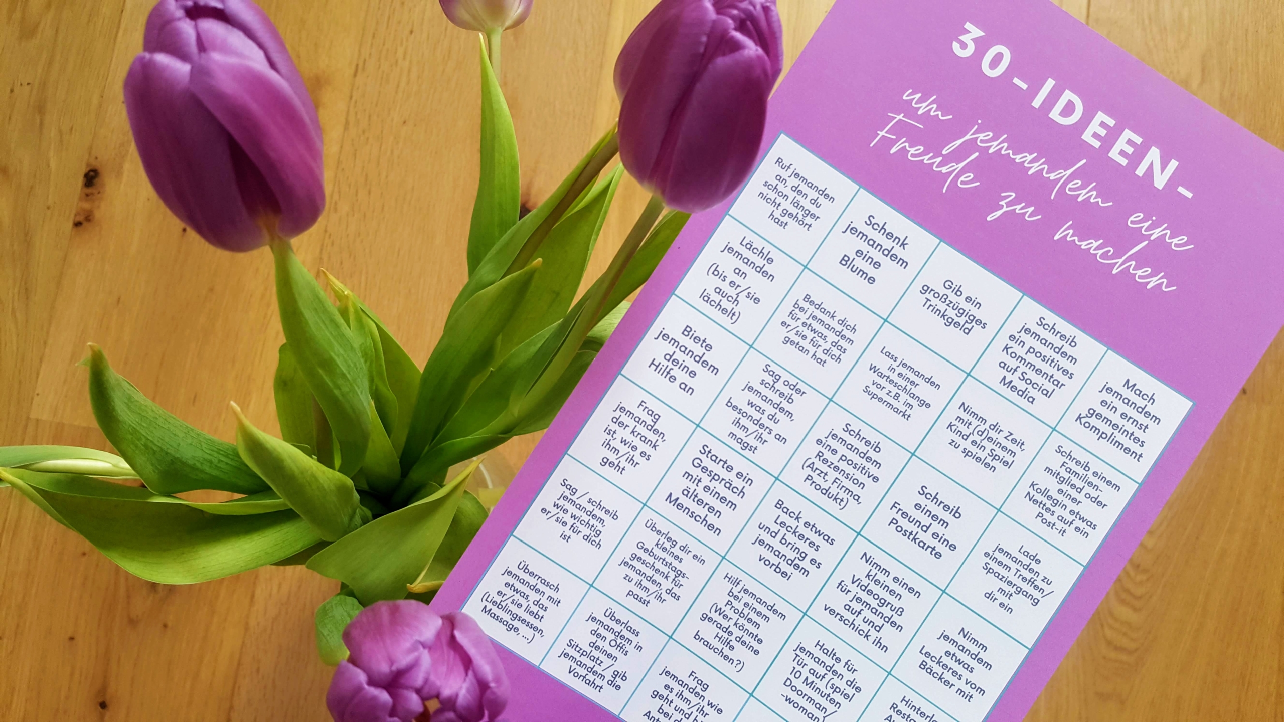 Tulpen mit Plakat mit 30 Ideen um jemandem eine Freude zu machen